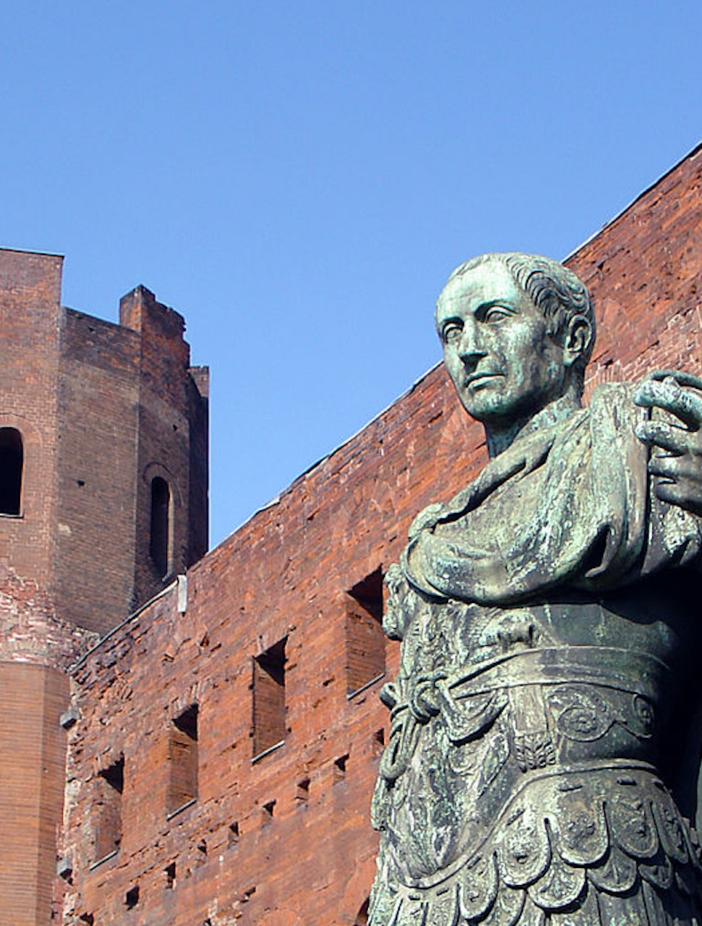 Orrida, pericolosa, ma anche piena di fascino: così gli antichi scrittori raccontavano Augusta Taurinorum
