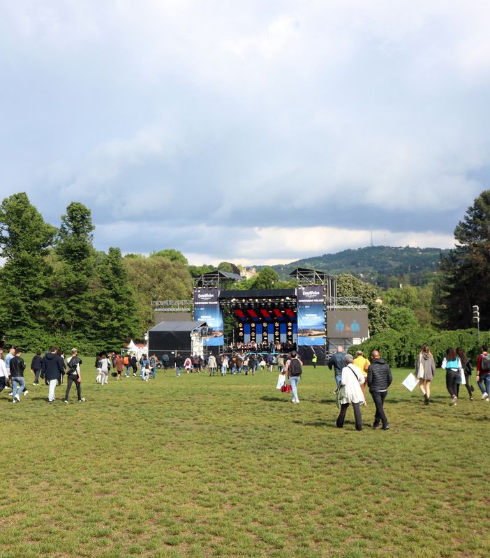 Parco del Valentino, partiti i lavori di ripristino del manto erboso rimasto &quot;spelacchiato&quot; dopo Eurovillage