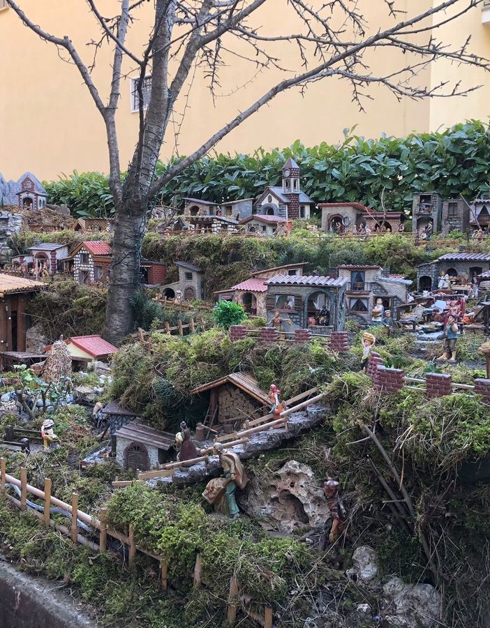 Il Monviso, la cascata e il vino: il presepe dei record che unisce le tradizioni di 4 regioni [VIDEO]