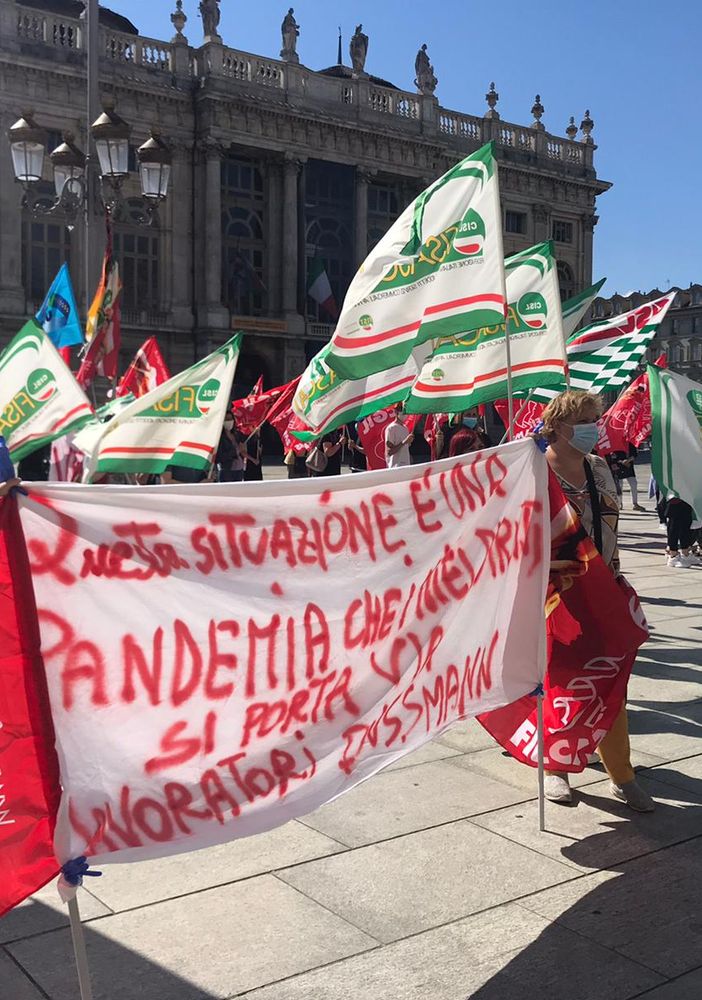 Gli addetti alle pulizie degli ospedali sul piede di guerra: &quot;Dimenticati anche durante il Covid&quot; [FOTO E VIDEO]