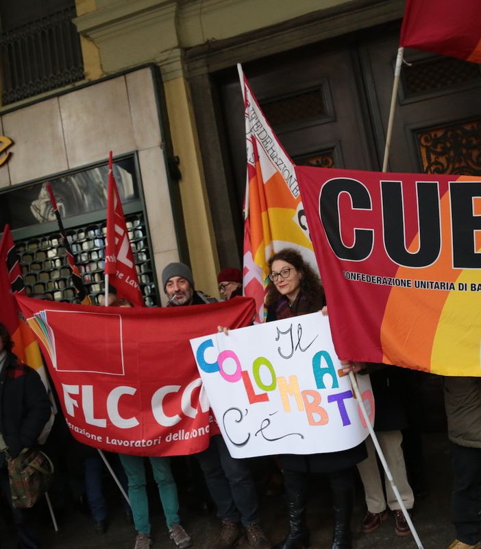 &quot;Frattura insanabile&quot; tra dirigenza e docenti: i prof del Colombatto in presidio sotto l’Ufficio Scolastico Regionale [VIDEO]