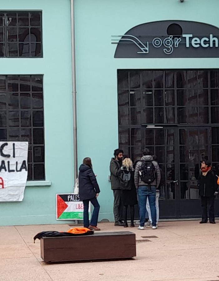 I Pro Pal occupano le Ogr per protestare contro quello che succede a Gaza