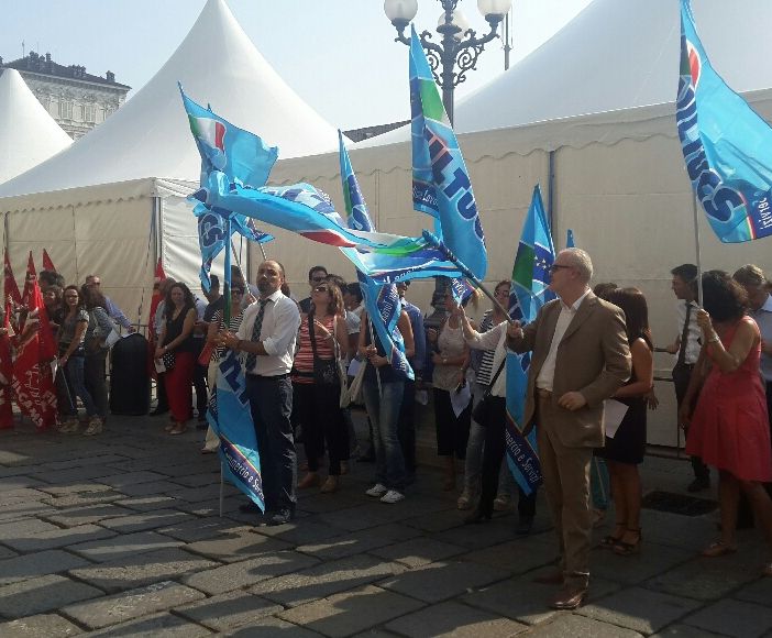 Ipotesi liquidazione per Eurofidi, 215 dipendenti rischiano il posto: protesta dei lavoratori in Regione