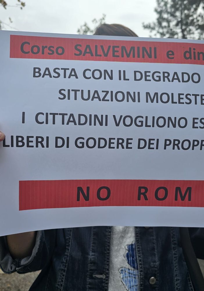 Spazzatura, criminalità e alloggi occupati. &quot;Basta rom in corso Salvemini&quot;: i residenti incontrano il sindaco