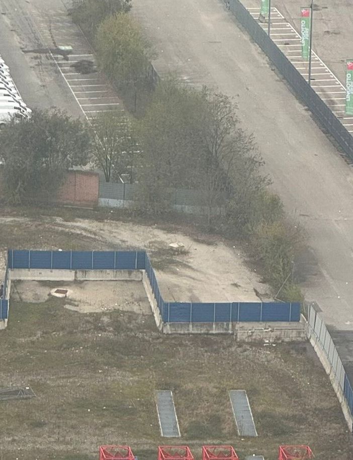 Pusher in pieno giorno a due passi dal grattacielo della Regione