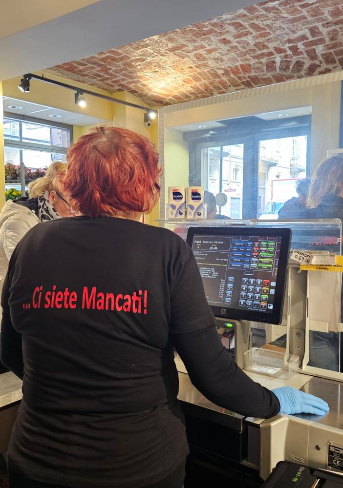 Questa mattina il punto vendita è tornato ad accogliere clienti: restano sfollati i residenti del palazzo Questa mattina il punto vendita è tornato ad accogliere clienti: restano sfollati i residenti del palazzo