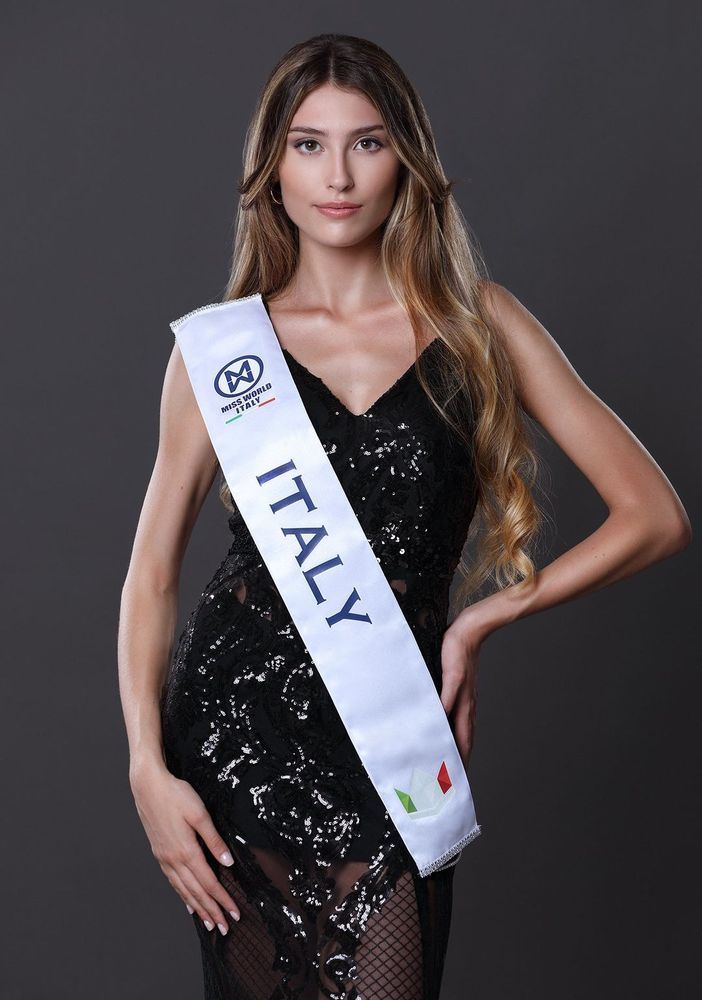 Rebecca Arnone (facebook Miss Mondo Italia)