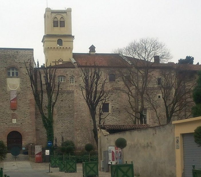 Grave episodio di vandalismo nel centro storico di Rivalta