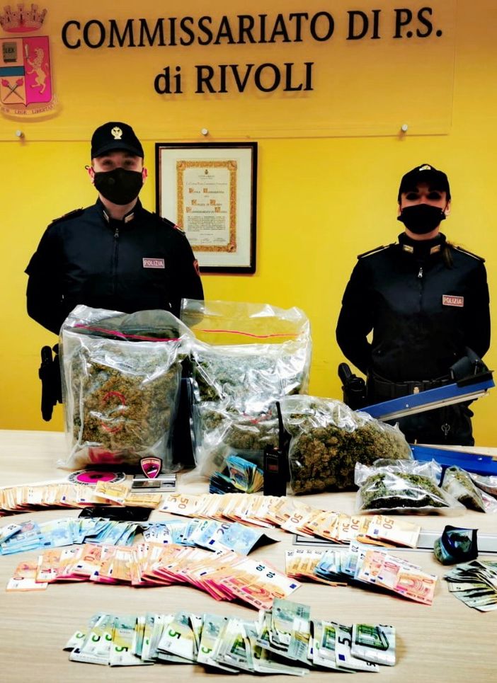 poliziotti droga sequestrata