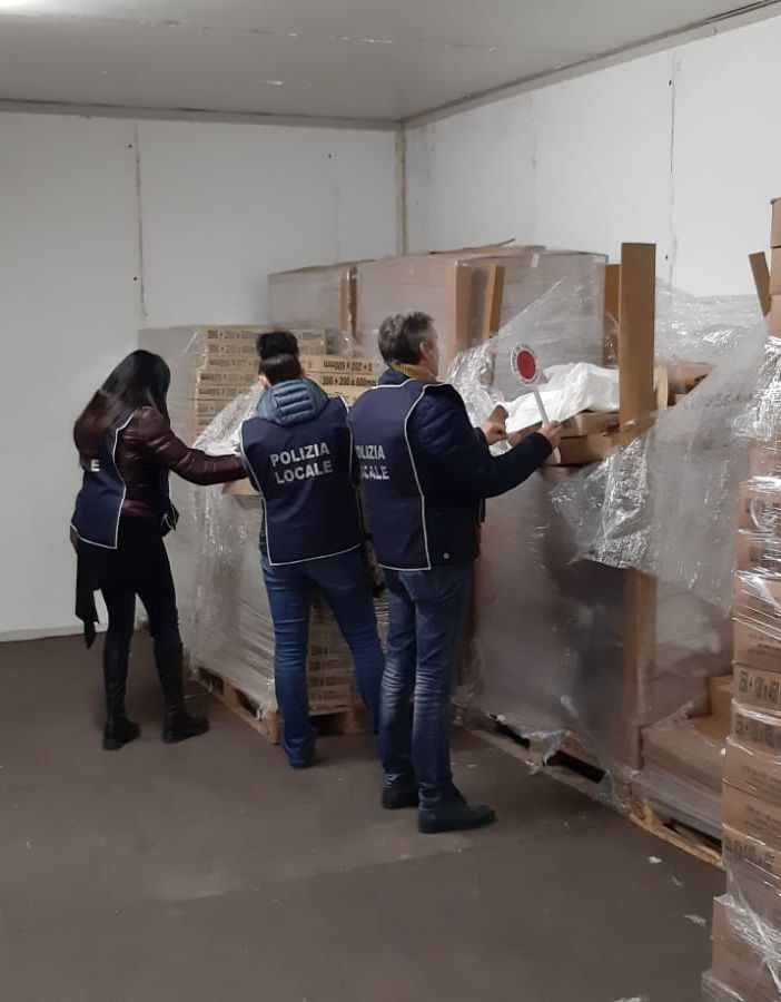 Sacchetti di plastica non biodegradabili, maxi sequestro della Municipale di Torino