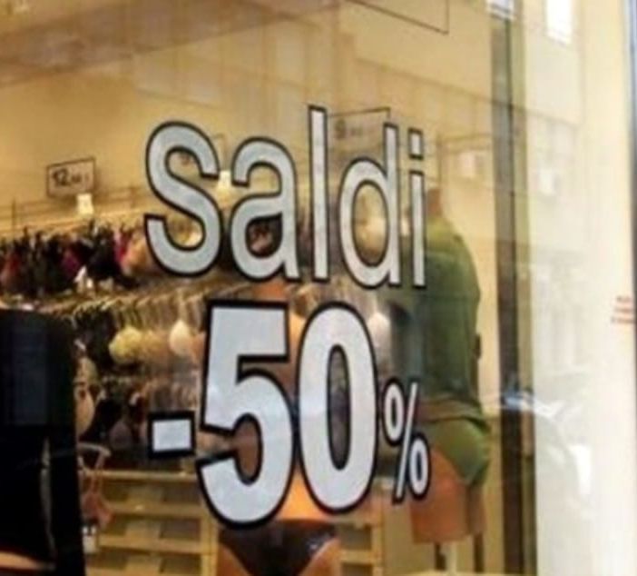 I saldi come medicina contro la crisi da Covid, il primo giorno regala un sorriso al commercio torinese: +10%