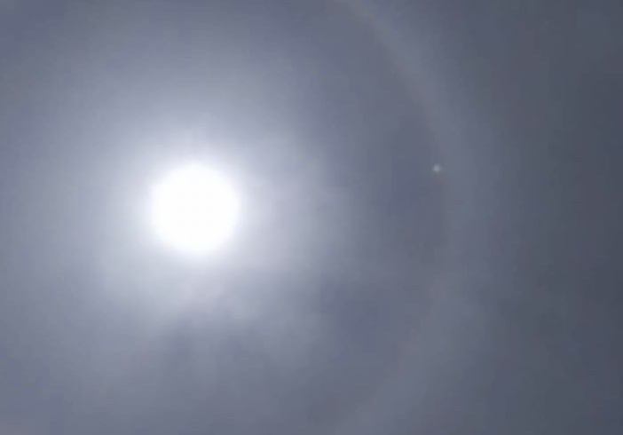 Torino, il “mistero” dell’enorme alone intorno al sole: la spiegazione scientifica