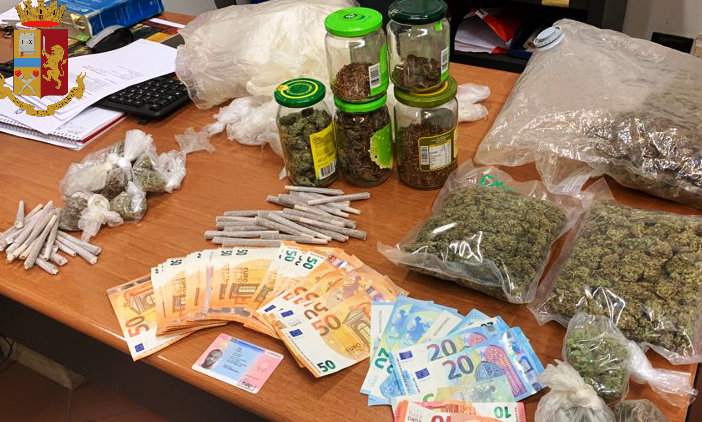 Trovato in possesso di diversi pacchetti di “sigarette di marijuana”: arrestato