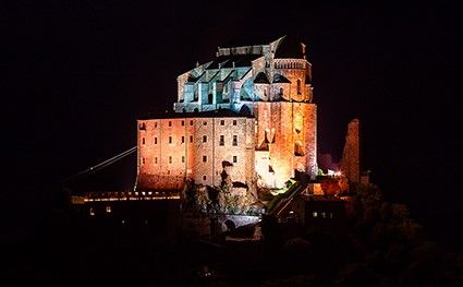 Sacra di San Michele, aperture straordinarie per l’estate e illuminazione speciale