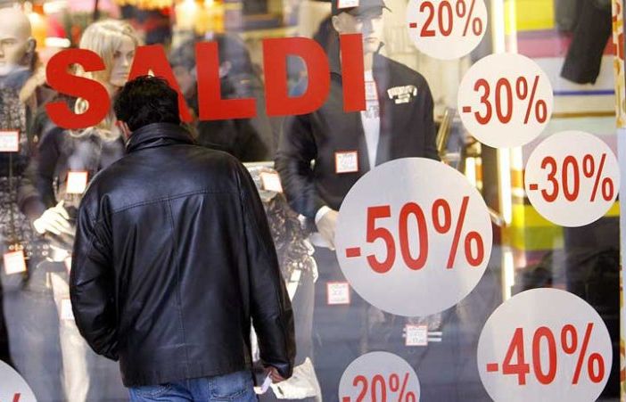 Pronti, Saldi, via! A Torino è scattata la corsa alle occasioni in vetrina