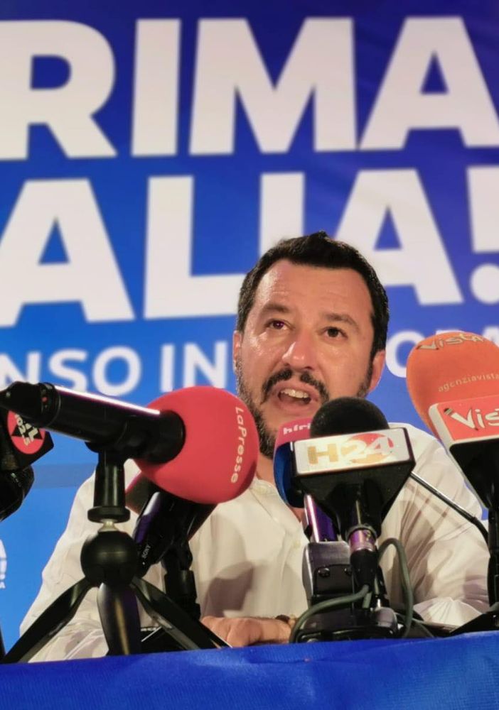 Salvini attacca l'Arcivescovo di Torino: &quot;Nosiglia aiuti gli italiani&quot;