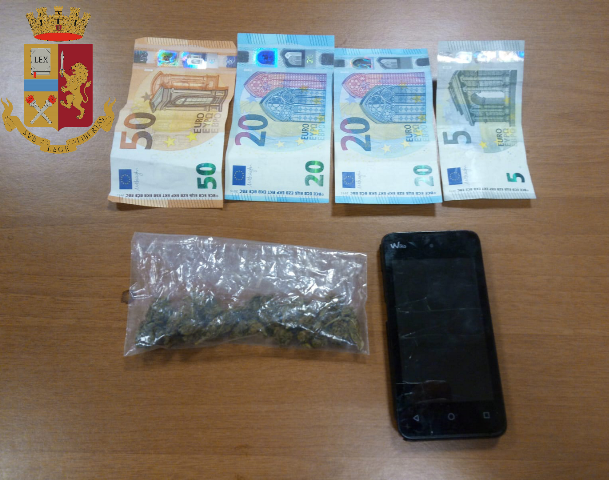 Due pusher africani arrestati dagli agenti del Commissariato Barriera Nizza