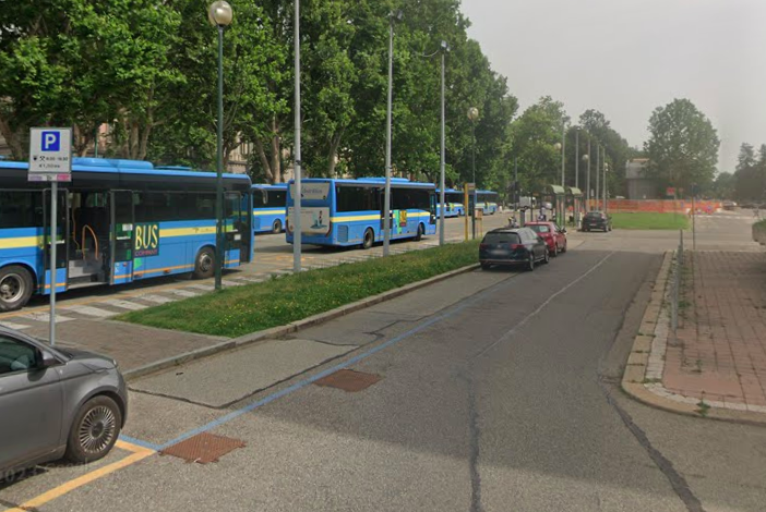 Davanti a Torino Esposizioni, un progetto per sostituire parcheggi bus e auto con un'area verde e pedonale