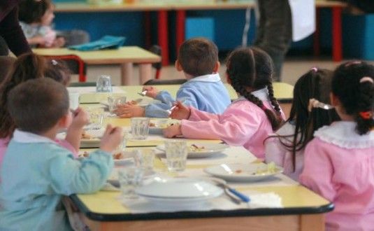 Panino da casa in mensa solo con le autorizzazione sanitarie: il Comune scrive ai dirigenti