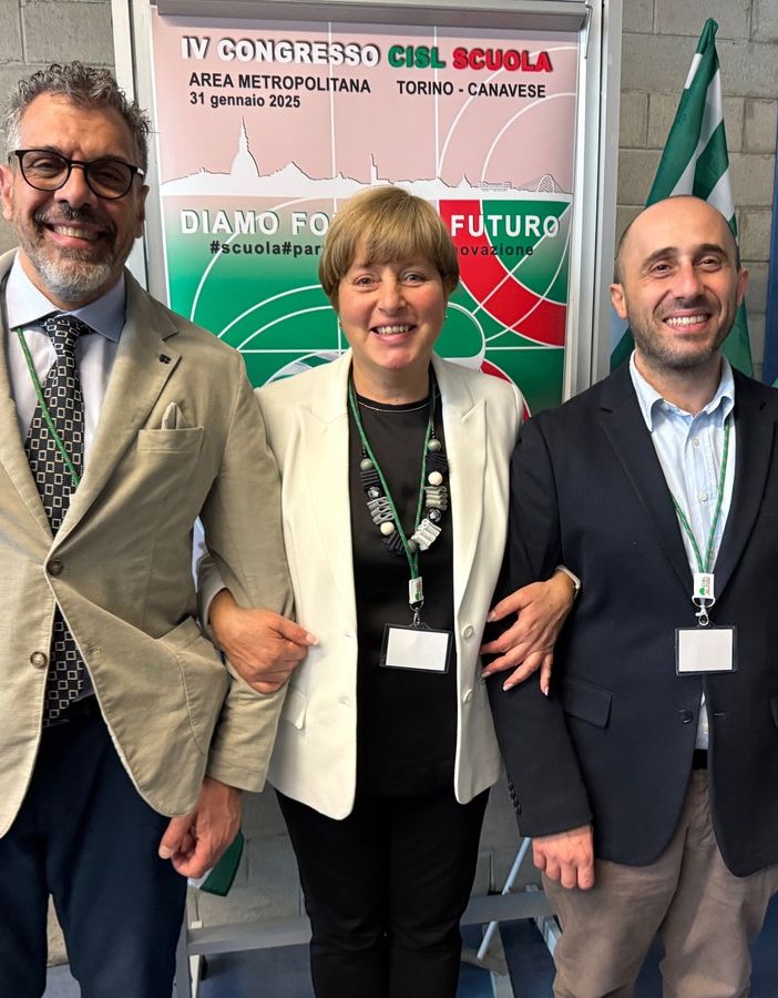 foto di gruppo con persone insieme