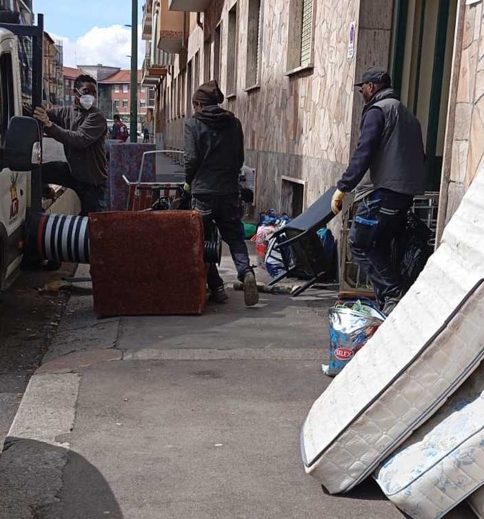 Sgomberati quattro alloggi in via Casella