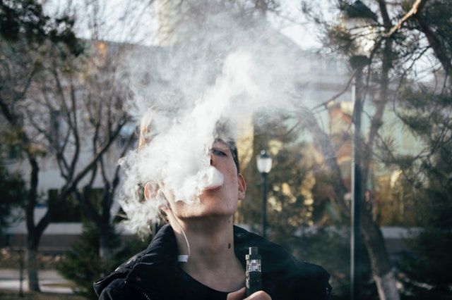 Sigarette elettroniche per smettere di fumare: valutazioni per la salute