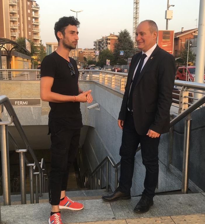 &quot;Vuoi un passaggio?&quot;. Una candid camera alla stazione Fermi per sensibilizzare i cittadini sul car pooling