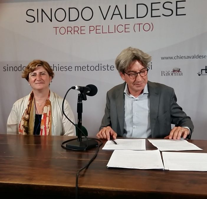 A sinistra la moderatora Trotta
