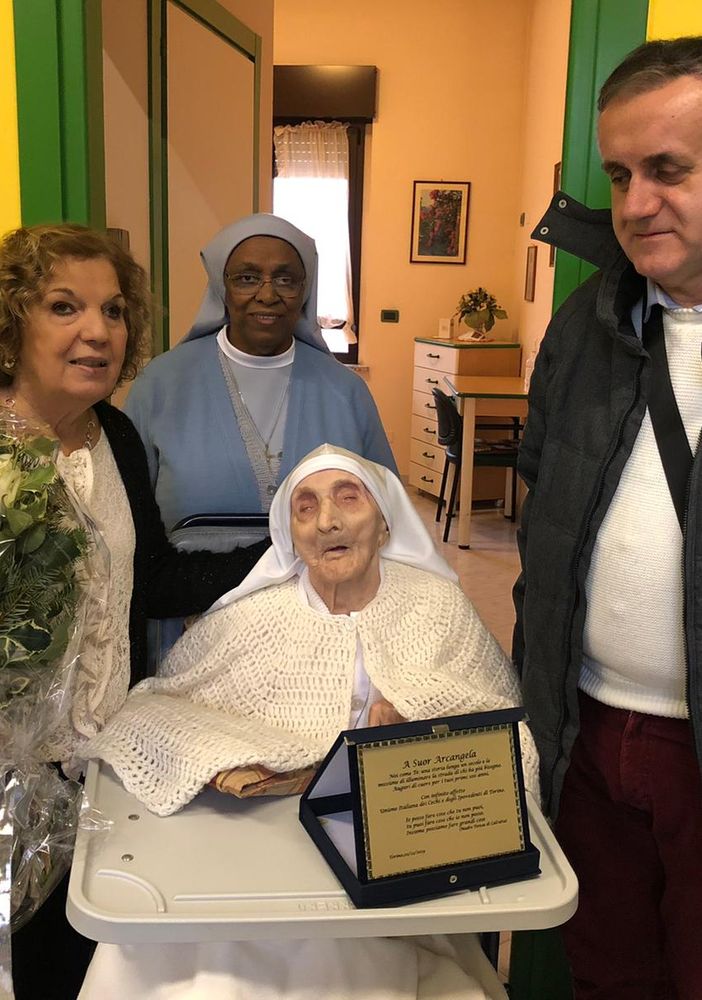 “Auguri suor Arcangela”: l'Unione Ciechi al fianco della religiosa che festeggia cent’anni