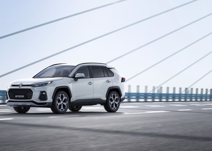 Suzuki lancia ACROSS, un nuovo SUV su modello Toyota