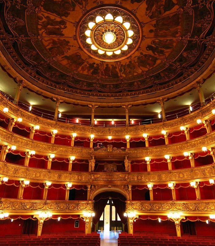 Il Teatro Stabile ripropone le iniziative divulgative per il pubblico: &quot;Preshow&quot;, &quot;Scena aperta&quot; e &quot;Oltre la scena&quot;