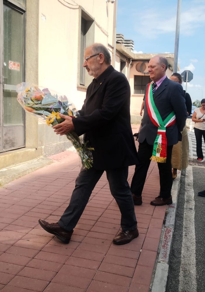 fiori per le vittime di brandizzo