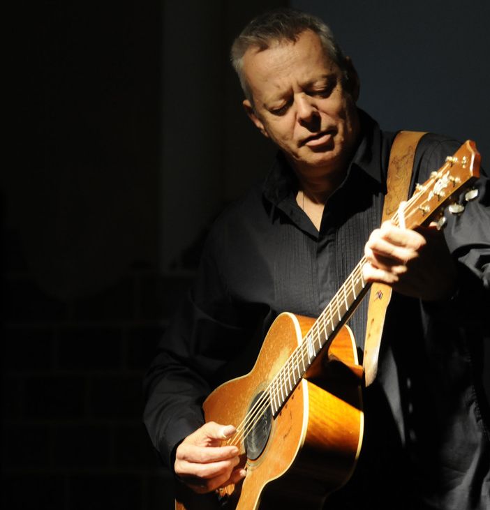 Il chitarrista Marco Ferrara e il suo tributo a Tommy Emmanuel ai Bagni Pubblici di via Agliè