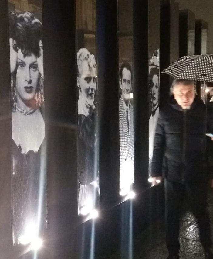 Piazza Castello sotto le luci della ribalta: venti attori per venti film danno il la a Torino Città del Cinema