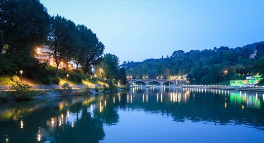 Fra le 20 più belle città italiane sul fiume secondo Skyscanner ci sono Torino e Ivrea