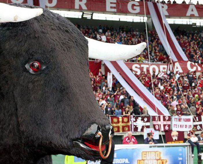 Fanno esplodere un grosso petardo nel corridoio interno della curva Maratona allo Stadio Olimpico: arrestati due ultras