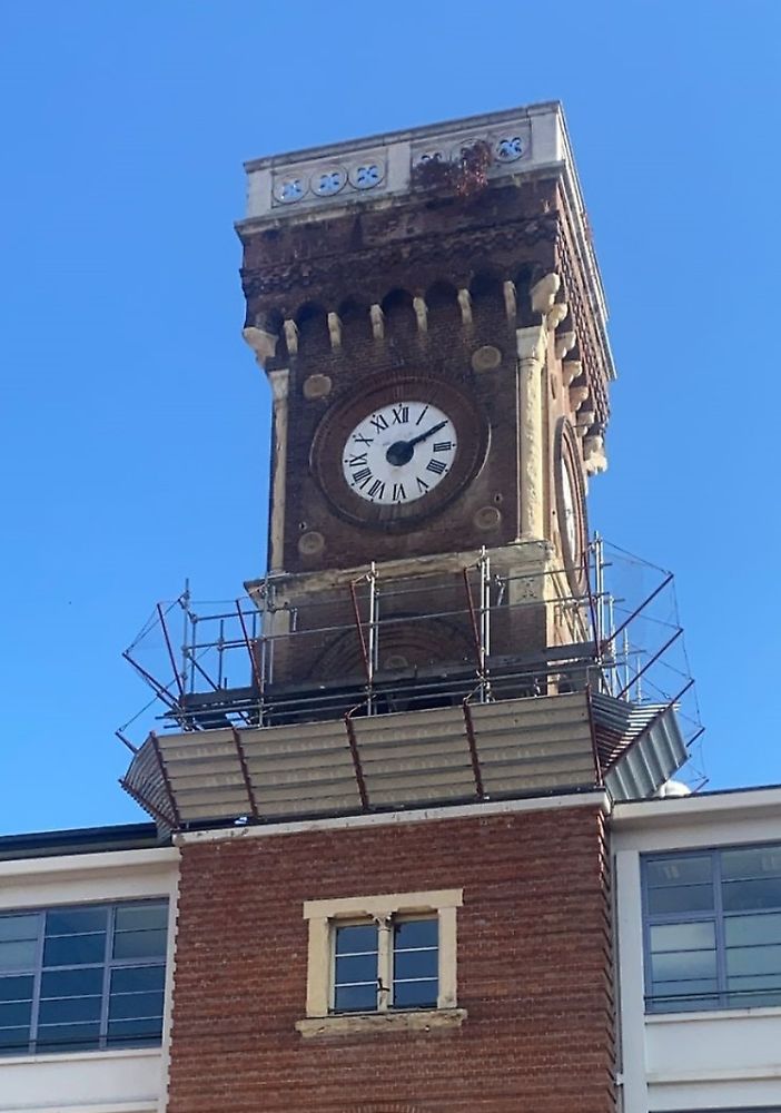 La Circoscrizione 5 chiede il restauro dell'orologio storico del Centro civico di via Stradella