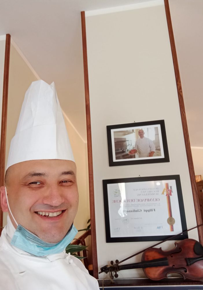 Il 15 agosto alla Trattoria 'Del Ponte', un'irrefrenabile voglia di... pranzo della domenica, a menù fisso e anche a base di funghi porcini e lumache