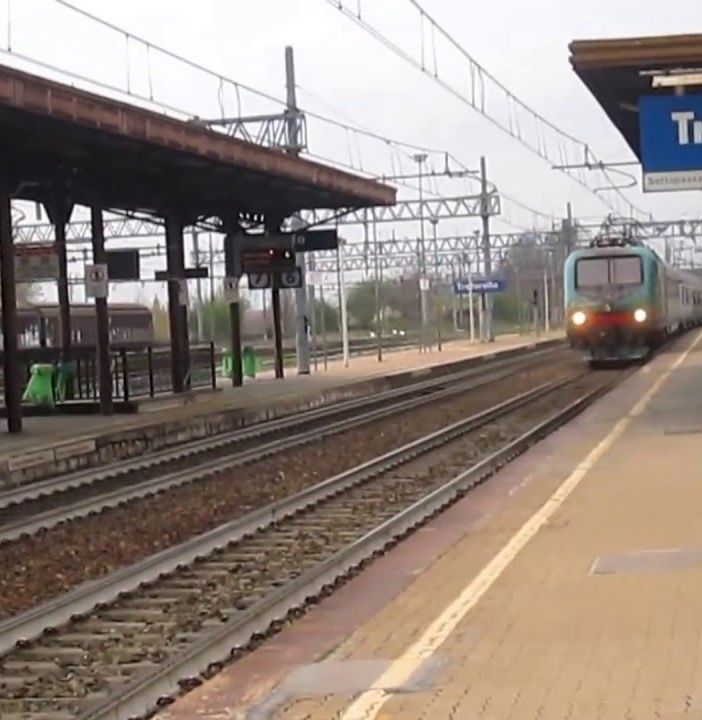 Trofarello, donna finisce sotto il treno. Circolazione ferroviaria in tilt
