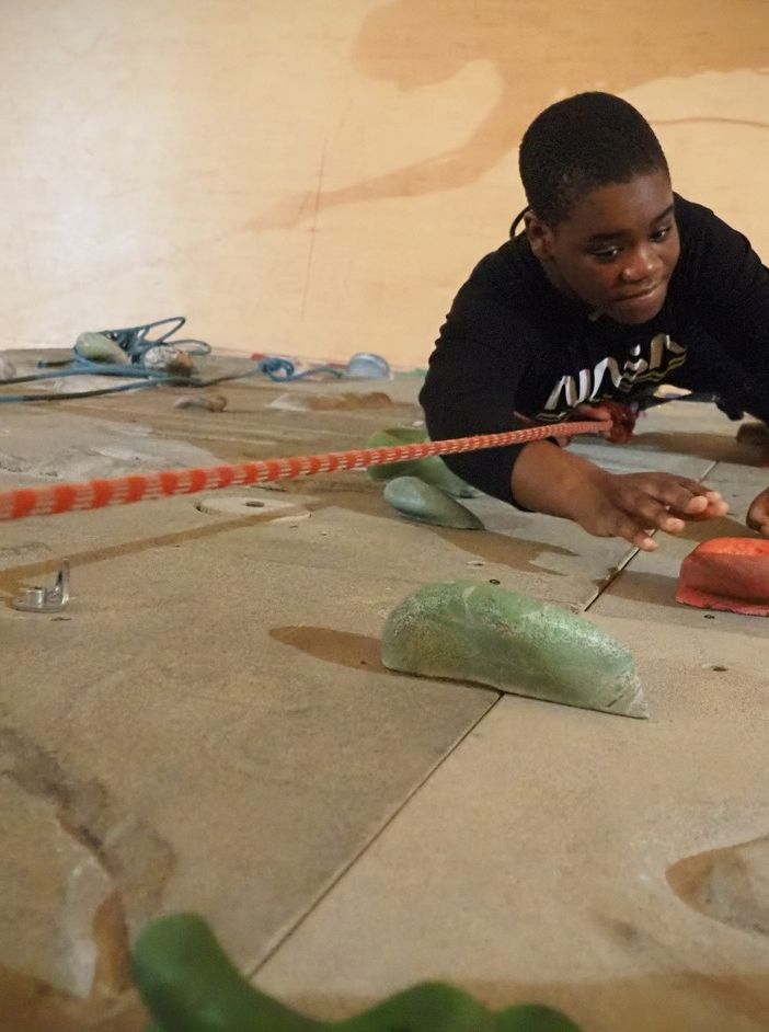 Una palestra di arrampicata per giovani con autismo, con il sostegno di Unione Buddhista italiana