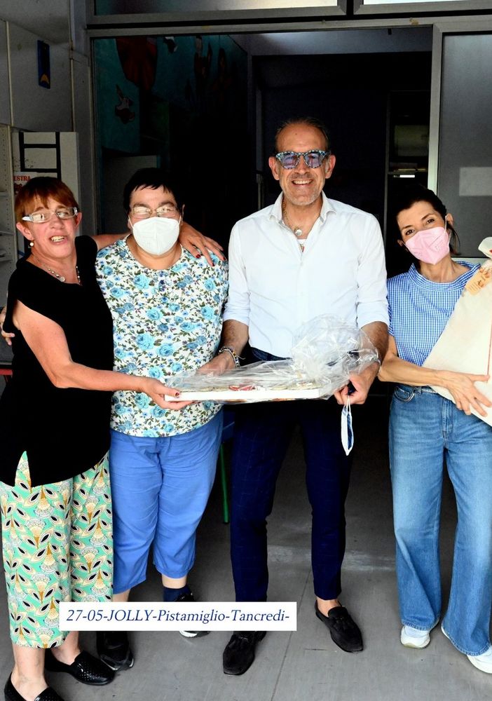 persone in visita al centro diurno