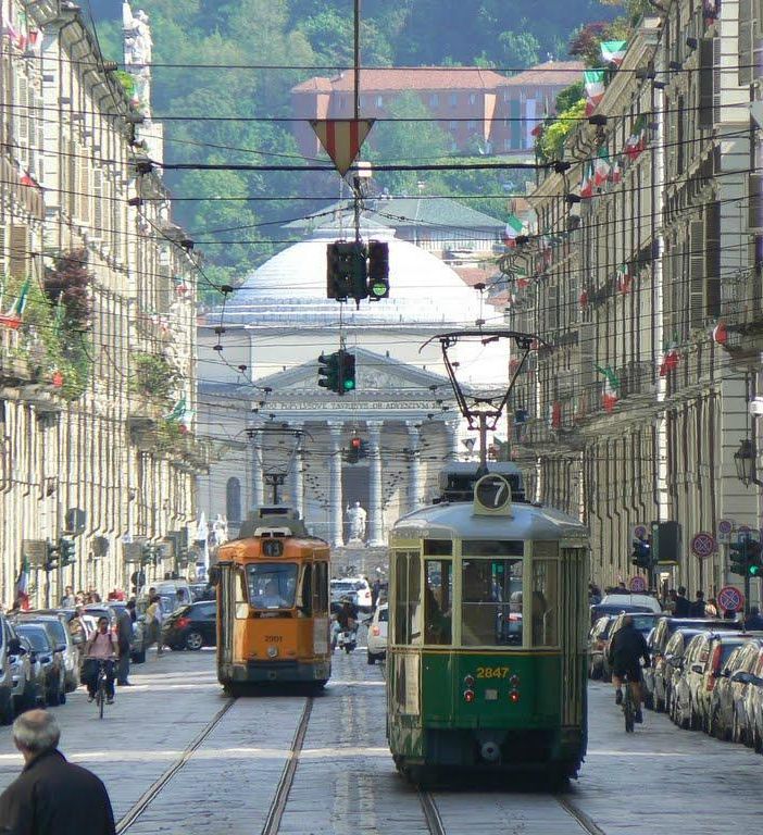 &quot;Scoprire Torino&quot;: via Po, una strada con due portici paralleli ma diversi