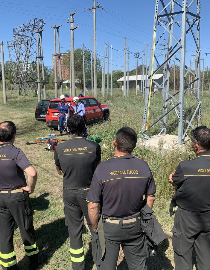 Rischio elettrico, i Vigili del fuoco impegnati in un addestramento speciale