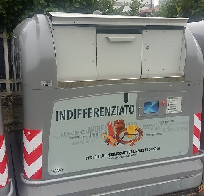 Vigone: abbandona dei gattini nel cassonetto dell’indifferenziato