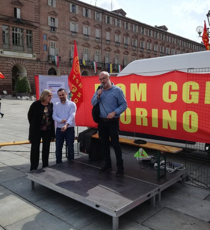 Workers day in piazza Castello: &quot;Basta attese, vogliamo risposte della Fca e Marchionne&quot; (FOTO E VIDEO)