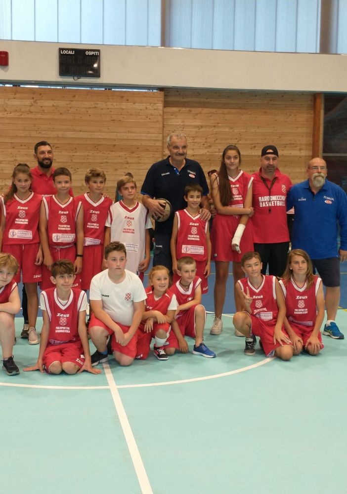 Meo Sacchetti protagonista di un incontro al Palazzetto dello Sport di Bardonecchia