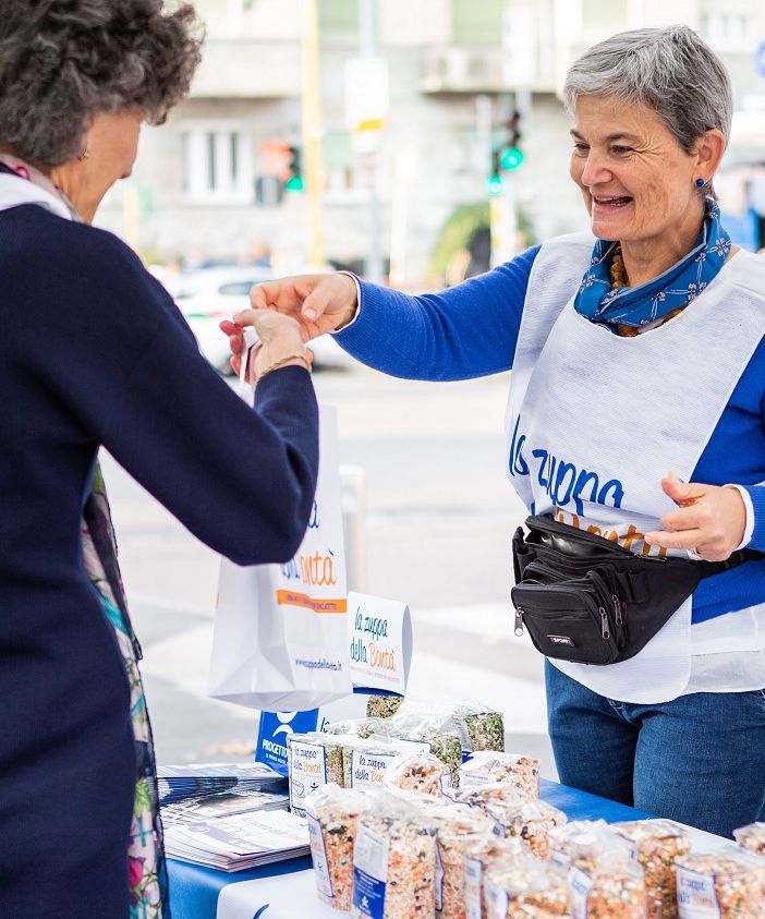 In piazza la &quot;zuppa della bontà&quot; per i senzatetto