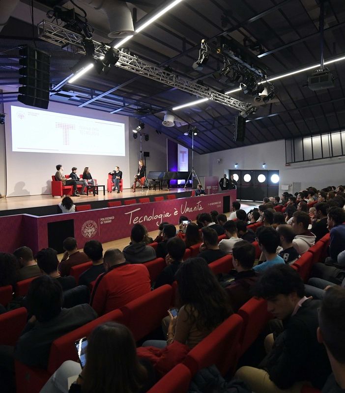 Biennale Tecnologia: la terza edizione si mette alle spalle la pandemia. E chiama sul palco Ammaniti e de Kerckhove