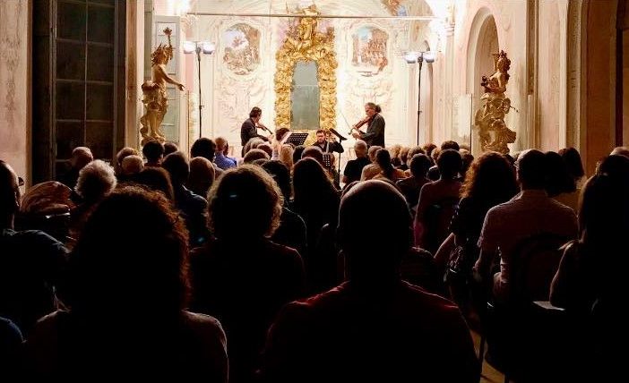 Albissola Marina, folklore e barocco si uniscono nel “Voxonus Duo e percussioni”