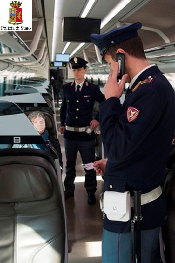 Furto a bordo treno, fermato trentenne nordafricano dalla polizia